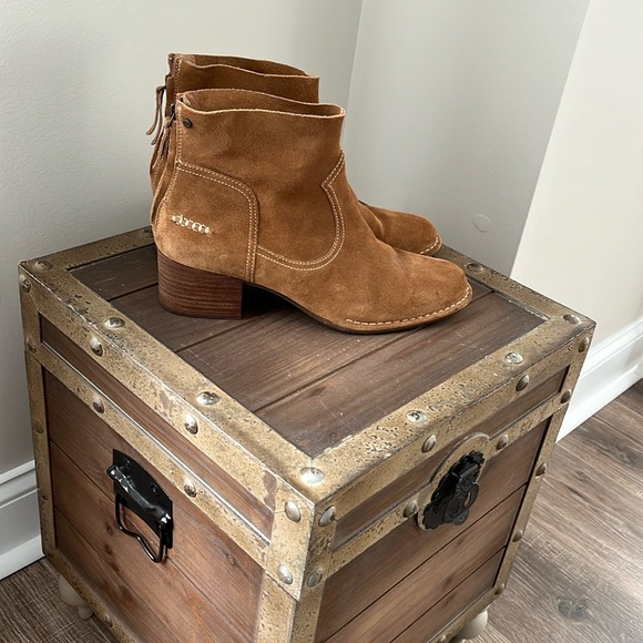 Ugg boots - Picture 1 of 5